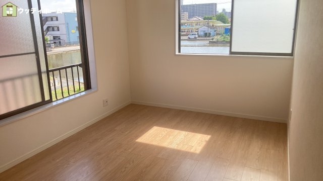 草加市中根3丁目　中古一戸建ての洋室