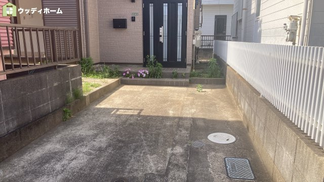 草加市中根3丁目　中古一戸建ての駐車場