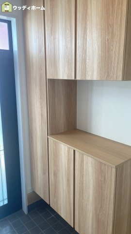 草加市中根3丁目　中古一戸建ての玄関