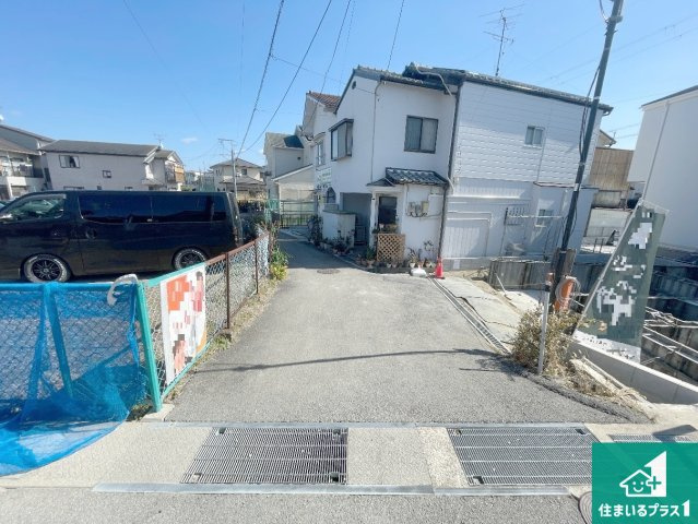 ★5(土)6(日)現地見学可能！★長岡京市滝ノ町　全2邸の前面道路含む現地写真|周辺は落ち着いた街並みの住宅地！子育てがしやすい住環境です！まだ未完成ですが、現地でしかわからない事もございます。是非一度ご覧ください。