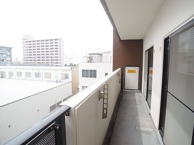 エスパシオ神戸のバルコニー|バルコニーは日当たり良好で洗濯が楽しくなります