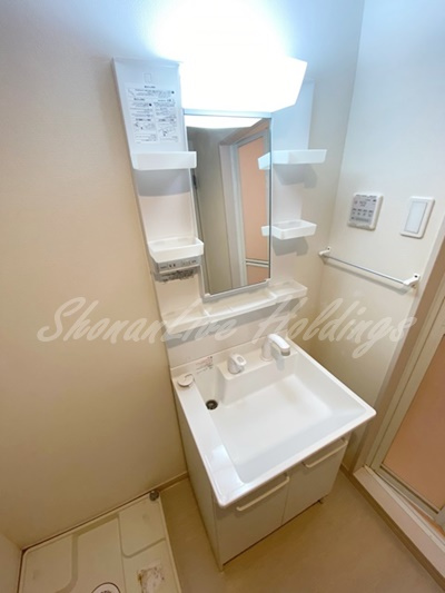 リブリ・花水木エスポワ一ルの洗面所|明るい洗面所です