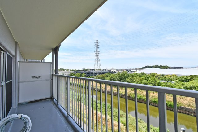 マンハイム大宮のバルコニー|■一人ひとりにあった資金計画やプランをご提案致します。「家を買って終わり」ではなく、「買ってからがスタート」と考え、ご提案します。ローンのご相談は私たちにお任せ下さい。