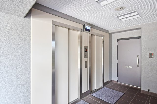 マンハイム大宮のその他共用部分|エレベーターは2基設置されております!朝のラッシュの時間帯にも安心ですね！大荷物を抱えているときやお子様やワンちゃんを抱っこしているときでも楽々昇降できます♪