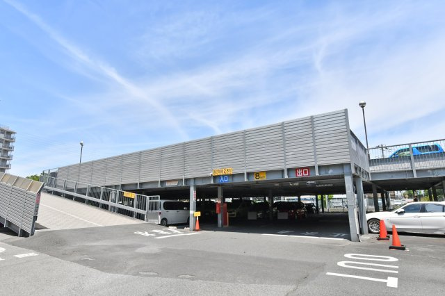 マンハイム大宮の駐車場|当社はポータルサイト掲載物件、他社様掲載物件なども含めて複数物件をまとめてご案内可能です！気になる物件はいくつでもご気軽にお申し付けください。皆様のご連絡心よりお待ちしております。
