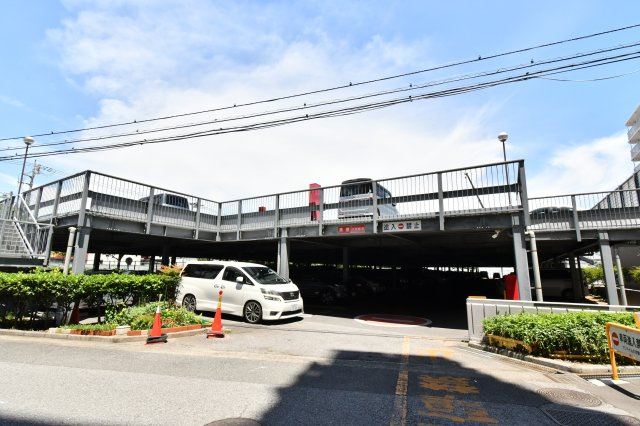 マンハイム大宮の駐車場