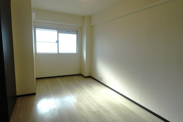 第2お花茶屋ダイヤモンドマンションの洋室