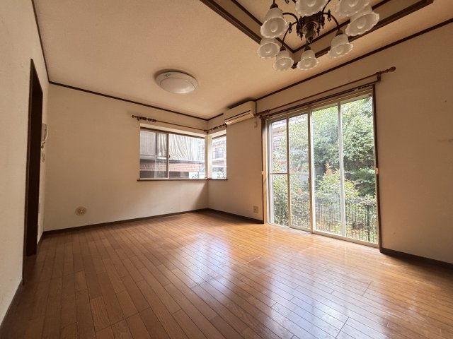 市川市稲越１丁目　中古戸建の居間・リビング