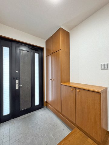 名取市ゆりが丘1丁目の玄関