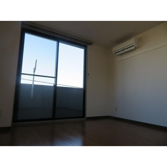 シンザンⅢ（旧第２ＹＡＭＡＤＡビル）の居間・リビング