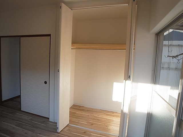 丸山町1丁目貸家の収納|幅広のクローゼット収納を完備