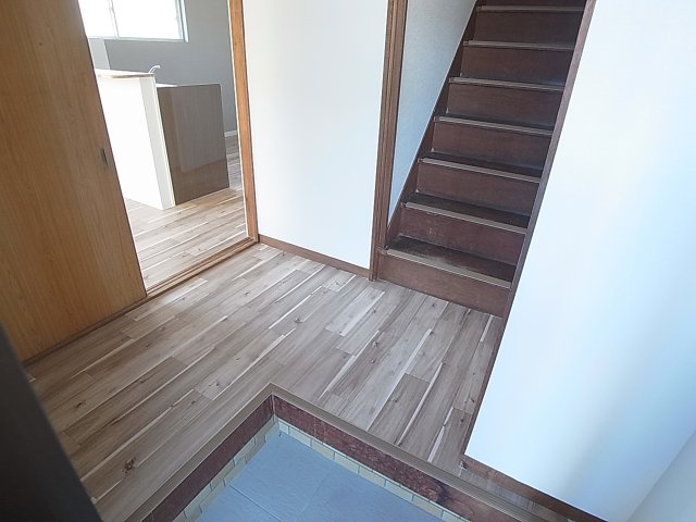 丸山町1丁目貸家の玄関|玄関から綺麗です