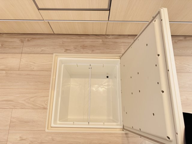 流山市江戸川台東３丁目新築戸建【江戸川台小学校：3分】のキッチン|キッチン床下収納