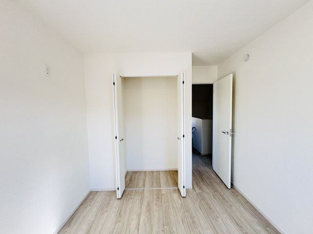 流山市江戸川台東３丁目新築戸建【江戸川台小学校：3分】の収納|6帖洋室収納