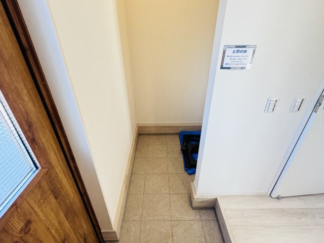 流山市江戸川台東３丁目新築戸建【江戸川台小学校：3分】の玄関|玄関ホール横・土間収納スペース