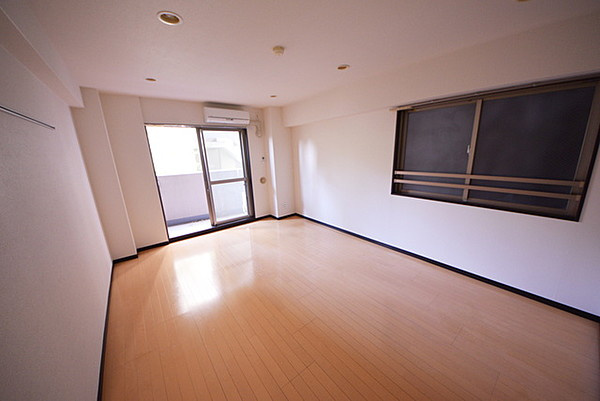 ミリオングランデ元赤坂ヒルズの居間・リビング