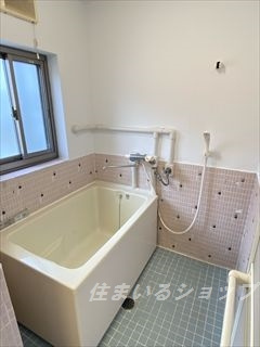 広島市安佐北区落合南１丁目の賃貸マンションの浴室|窓あり