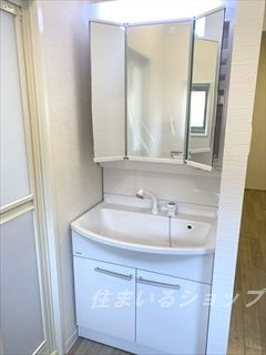 広島市安佐北区落合南１丁目の賃貸マンションの洗面所|三面鏡付きシャンプードレッサー