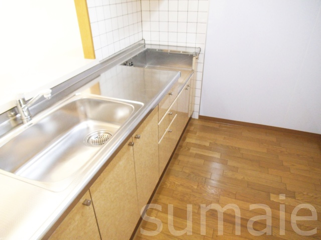 フクロク・ハイ・マンション３号館のキッチン|キッチン周りはゆったり★しっかり調理スペースは確保★