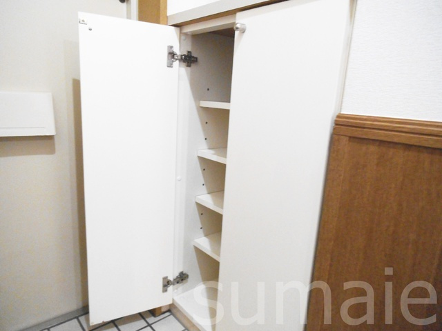 フクロク・ハイ・マンション３号館の玄関|収納たっぷりの玄関です