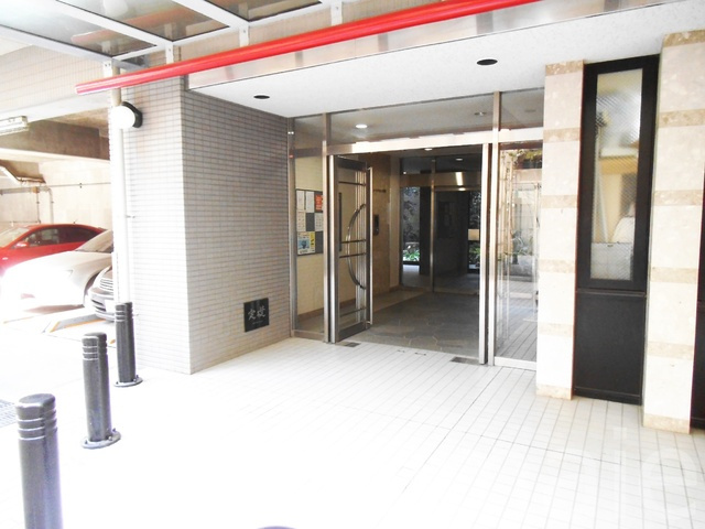 フクロク・ハイ・マンション３号館のエントランス|エントランスは豪華です