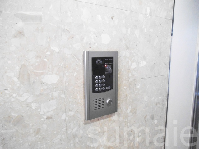 フクロク・ハイ・マンション３号館のエントランス|オートロックつき