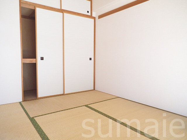 フクロク・ハイ・マンション３号館の和室|収納たっぷりの和室です！