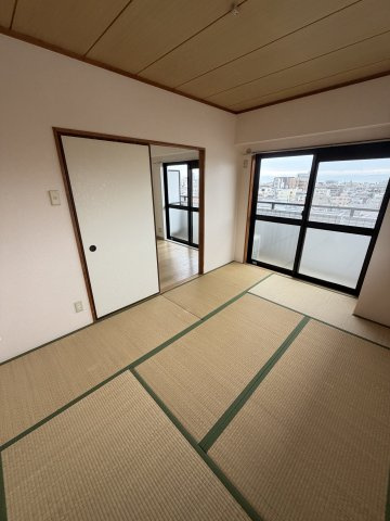 ロイヤル阪神の和室