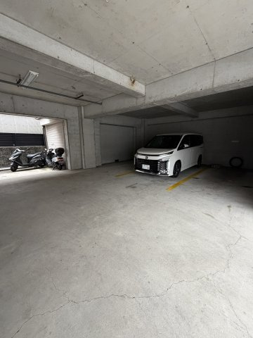 ロイヤル阪神の駐車場