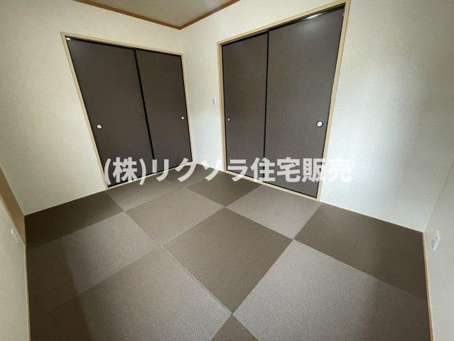 東山１丁目　中古一戸建ての子供部屋|リビング横　和室6.0帖
■物件内覧・資金計画相談・住宅ローン相談、リフォーム相談、お問合せ受付中■
※当日・翌日のご内覧、ご相談はお電話でのお問合せがスムーズです！