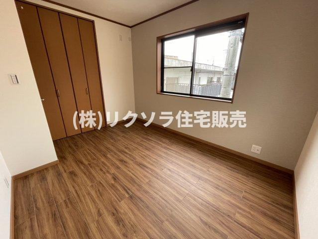 東山１丁目　中古一戸建ての寝室|洋室5.75帖
■物件内覧・資金計画相談・住宅ローン相談、リフォーム相談、お問合せ受付中■
※当日・翌日のご内覧、ご相談はお電話でのお問合せがスムーズです！