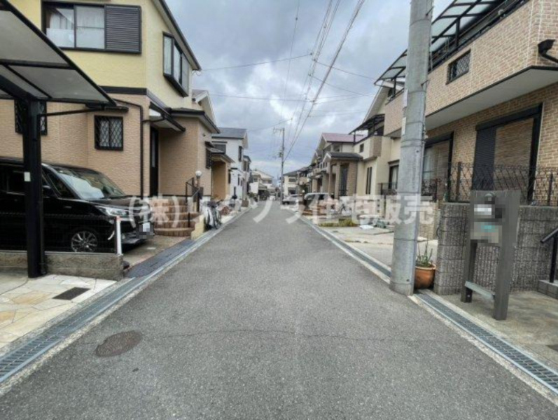 東山１丁目　中古一戸建ての前面道路含む現地写真|■物件内覧・資金計画相談・住宅ローン相談、リフォーム相談、お問合せ受付中■
※当日・翌日のご内覧、ご相談はお電話でのお問合せがスムーズです！