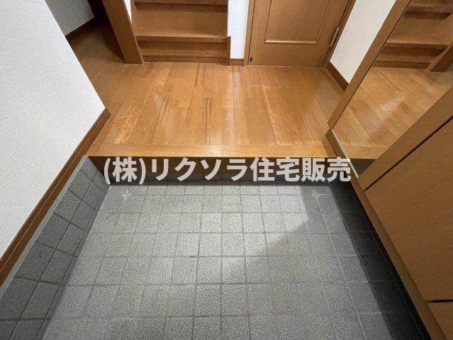 東山１丁目　中古一戸建ての内装|玄関内部
■物件内覧・資金計画相談・住宅ローン相談、リフォーム相談、お問合せ受付中■
※当日・翌日のご内覧、ご相談はお電話でのお問合せがスムーズです！