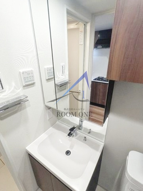 レアライズ武蔵小杉の洗面所|独立洗面台です。