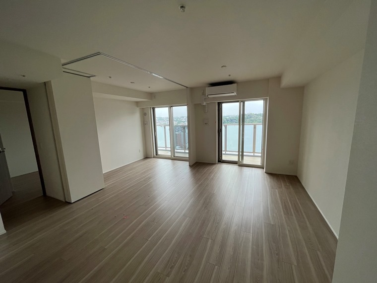 ＢｒｉｌｌｉａＴｏｗｅｒ聖蹟桜ヶ丘ＢＬＯＯＭＩＮＧ　ＲＥＳＩＤＥＮＣＥの居間・リビング