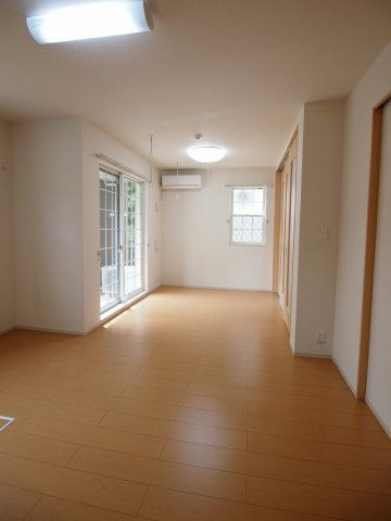 ヴィラ小塚山の居間・リビング