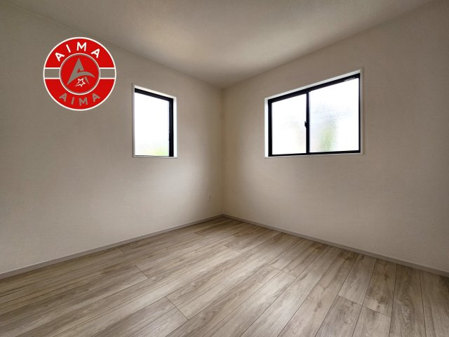 福岡市中央区輝国2丁目第1-2棟（2号棟）の洋室|採光良好な洋室は全居室、複層ガラスの遮熱効果と断熱効果で、一年中快適に過ごせます。