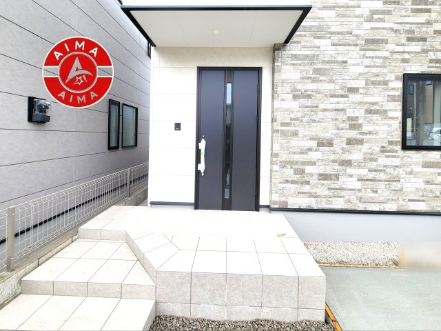 福岡市中央区輝国2丁目第1-2棟（2号棟）の玄関|おでかけの時も帰った時も、「我が家」を最初に感じでもらえる素敵な空間に。