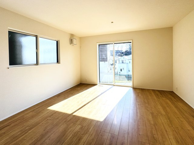 流山市松ケ丘５丁目新築戸建（松ケ丘５丁目24-1期）の居間・リビング|17帖リビングダイニングキッチン