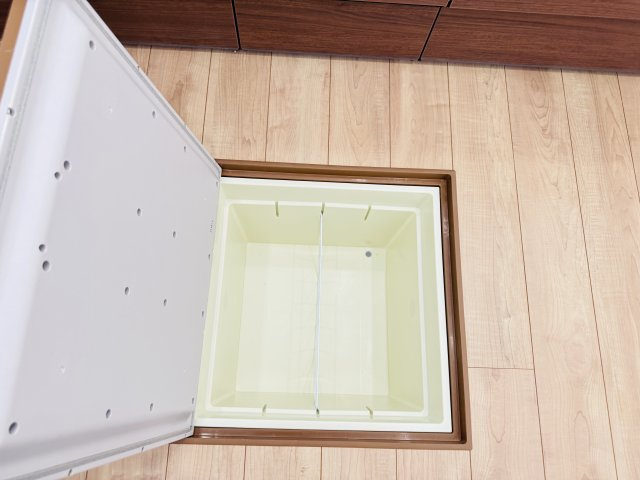 流山市松ケ丘５丁目新築戸建（松ケ丘５丁目24-1期）のキッチン|キッチン床下収納