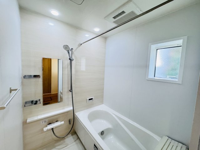 流山市松ケ丘５丁目新築戸建（松ケ丘５丁目24-1期）の浴室|スライド式シャワーホルダー・手元で水流切り替えシャワーヘッド