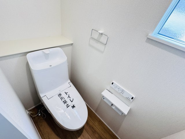 流山市松ケ丘５丁目新築戸建（松ケ丘５丁目24-1期）のトイレ|温水洗浄暖房便座つきトイレ