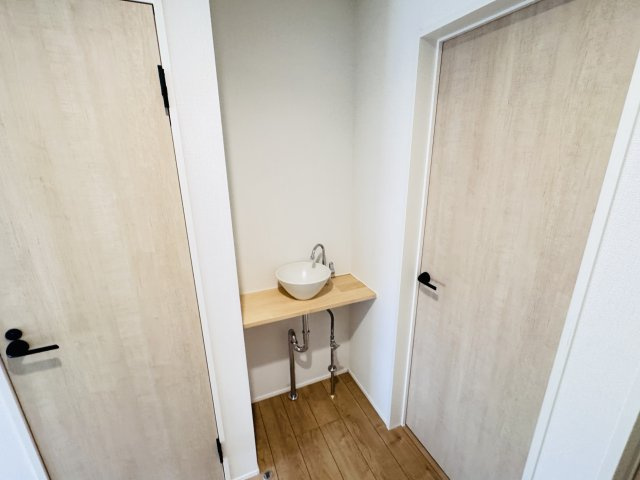 流山市松ケ丘５丁目新築戸建（松ケ丘５丁目24-1期）の洗面所|2Fホール手洗いスペース
