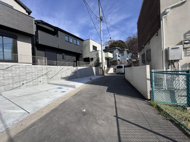 流山市松ケ丘５丁目新築戸建（松ケ丘５丁目24-1期）の前面道路含む現地写真|南側前面道路