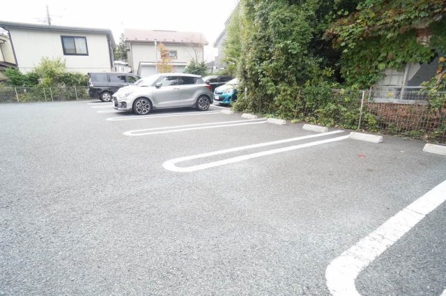 メゾンマスト名須川Ｃ棟の駐車場