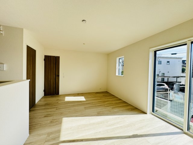 流山市松ケ丘５丁目新築戸建（松ケ丘5丁目24-1期）の居間・リビング|16帖リビングダイニングキッチン