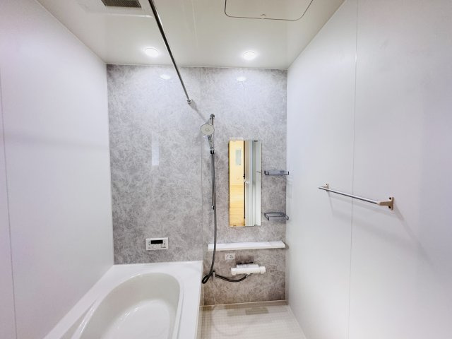 流山市松ケ丘５丁目新築戸建（松ケ丘5丁目24-1期）の浴室|スライド式シャワーホルダー・手元で水流切り替えシャワーヘッド