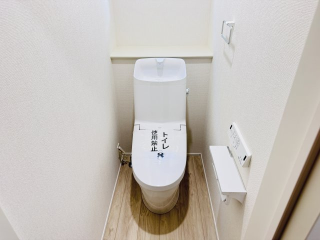 流山市松ケ丘５丁目新築戸建（松ケ丘5丁目24-1期）のトイレ|温水洗浄暖房便座つきトイレ