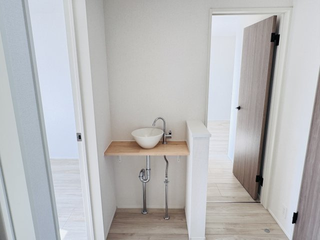 流山市松ケ丘５丁目新築戸建（松ケ丘5丁目24-1期）の洗面所|2Fホール手洗いスペース