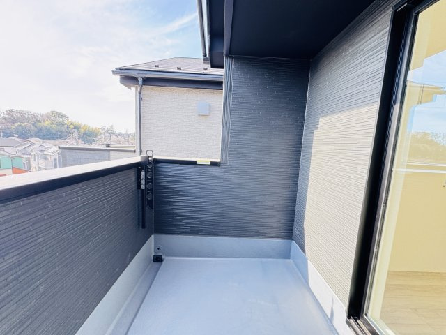 流山市松ケ丘５丁目新築戸建（松ケ丘5丁目24-1期）のバルコニー|寝室前南向きバルコニー・日当たり良好♪